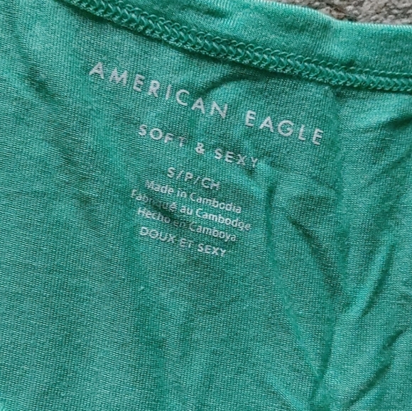 🌞2 for 15! AEO crop top - Picture 7 of 9